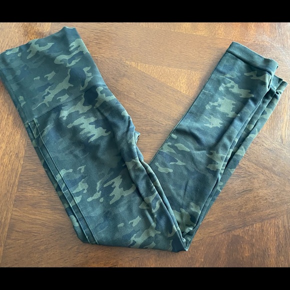 SPANX CAMO LOOK AT ME NOW SEAMLESS LEGGINGS - Picture 12 of 13